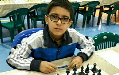 اسب زرین شطرنج ایران در دستان شطرنج باز نوجوان قشقایی