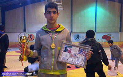 مدال طلای کشتی گیر نونهال قشقایی در مسابقات کشوری