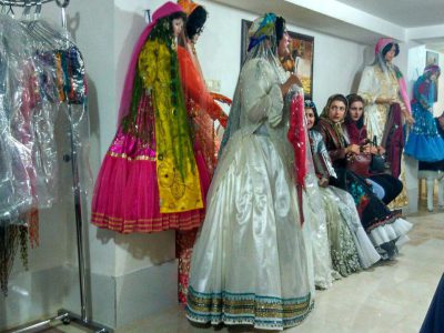 افتتاح گالری شایلی با لباس های خوش نقش و‌نگار قشقایی